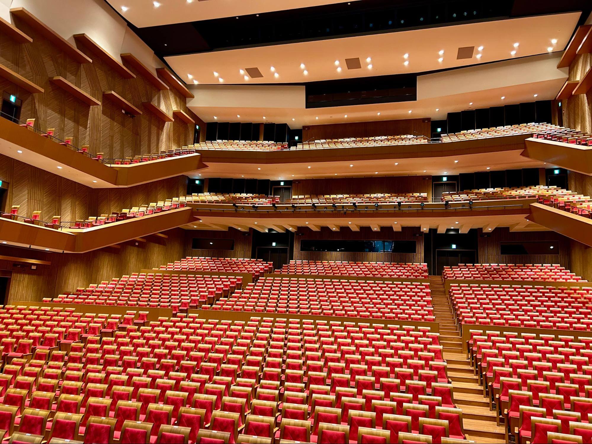 みんみん　❀レイキボール大❀ 市民会館おおみや「RaiBoC Hall（レイボックホール）」（埼玉県
